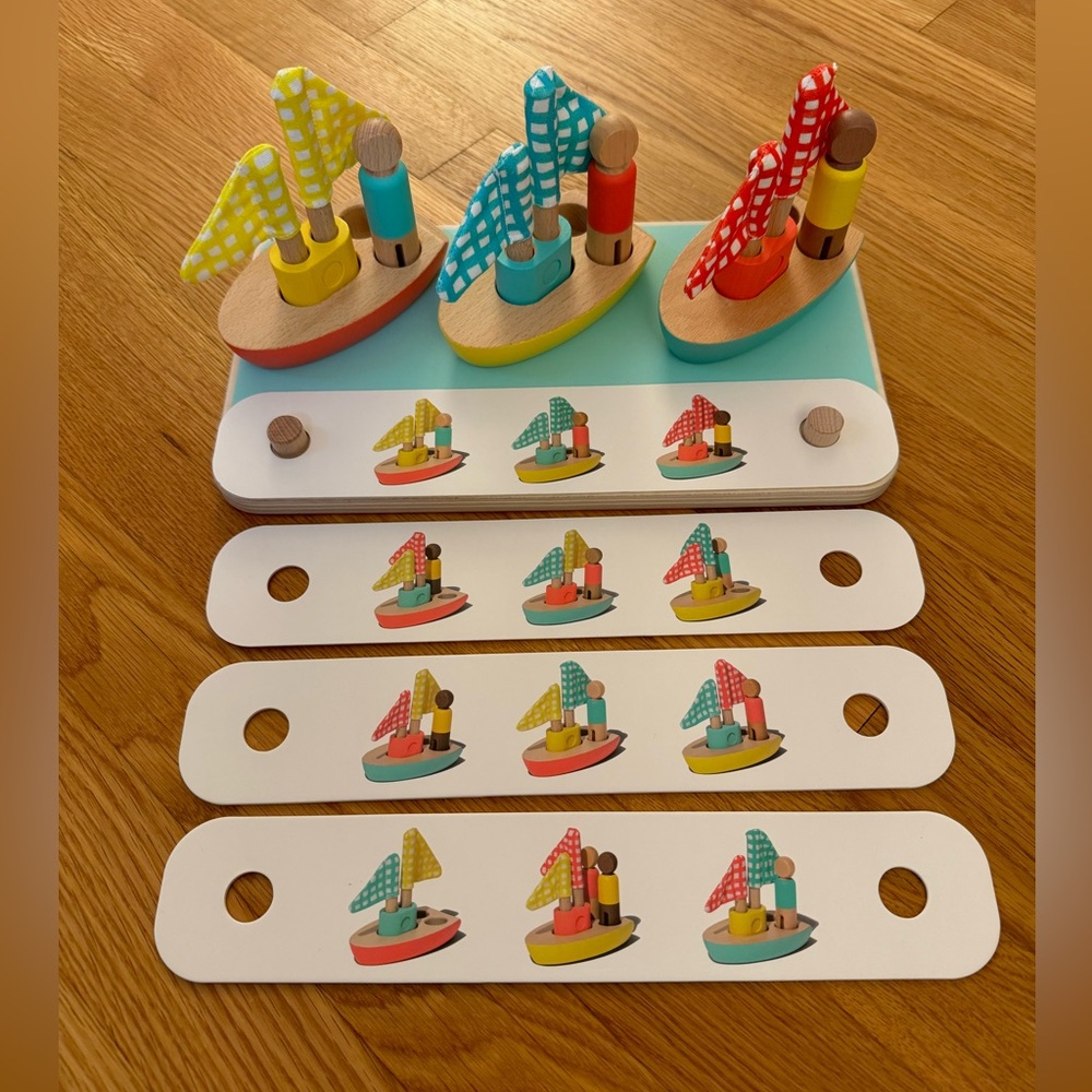 Lovevery Puzzle pattern match boats and cards set